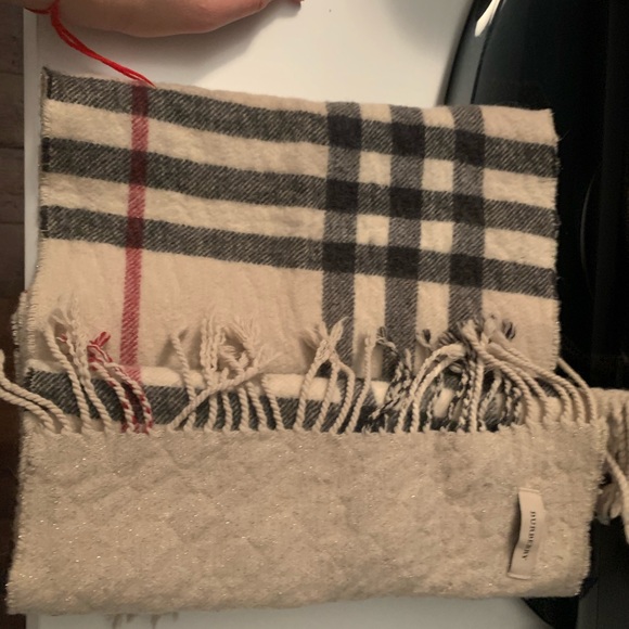 FALL/WINTER SALE ❄️❣️RARE Burberry scarf 🧣 - Picture 3 of 3